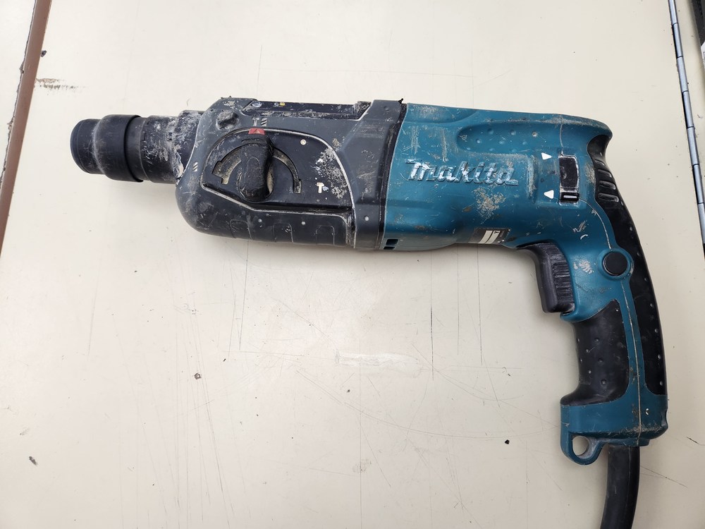 Перфоратор Makita HR2470