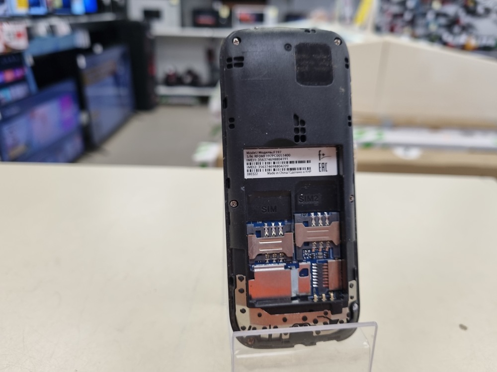 Мобильный телефон Fly 