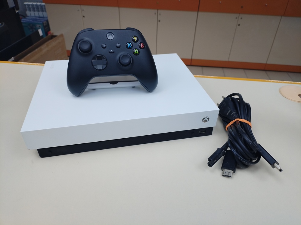 Игровая приставка Xbox One X 1Tb