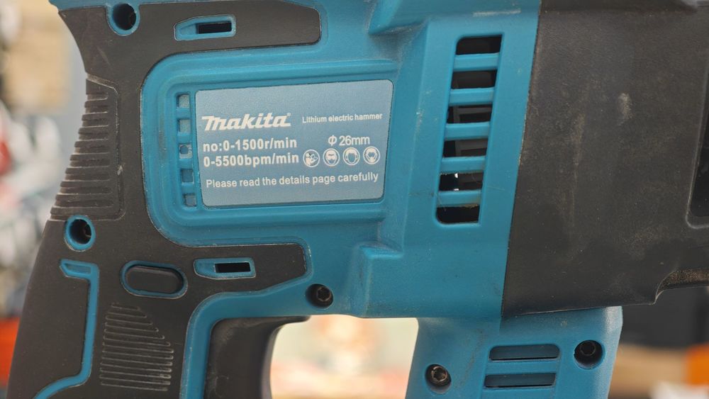 Перфоратор Makita 26V