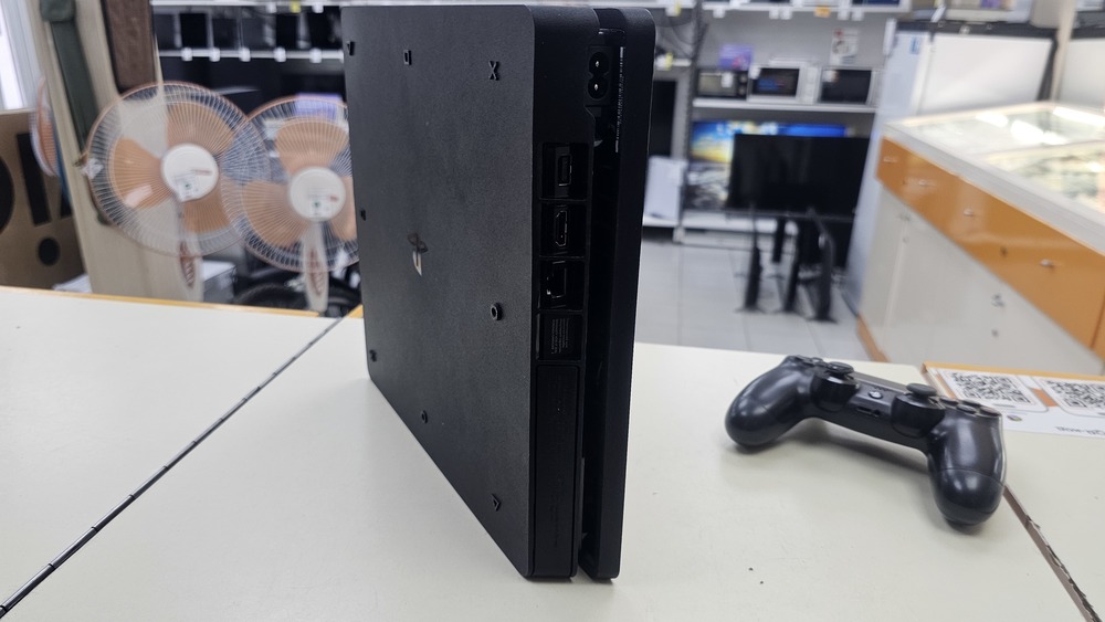 Игровая приставка PlayStation 4 Slim 500GB Игровая приставка PlayStation 4 Slim 500GB