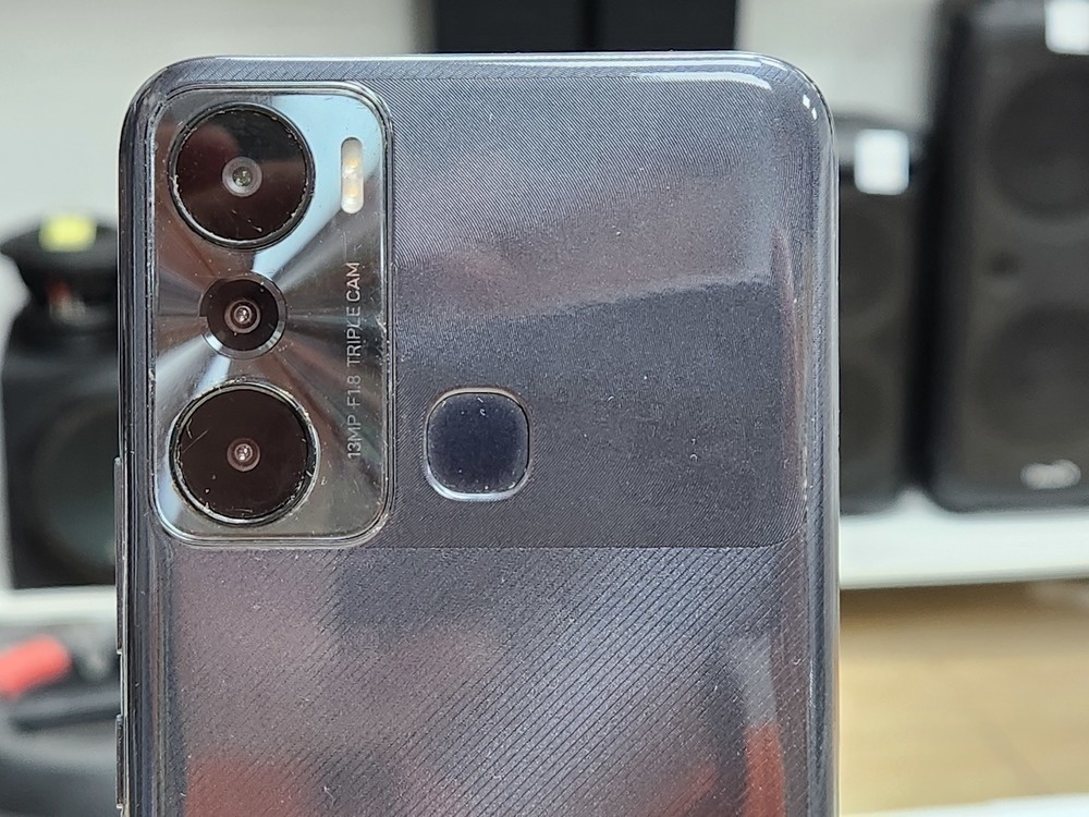 Смартфон Infinix HOT 20i 4/64