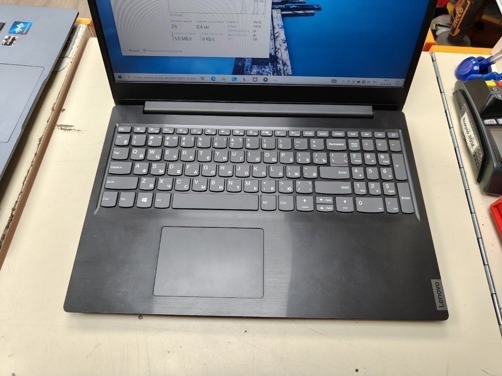 Ноутбук Lenovo; Pentium 5405U, Intel HD Graphics 610, 8 Гб, 128 Гб, Нет