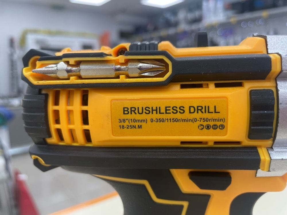 Шуруповерт Dewalt NoName