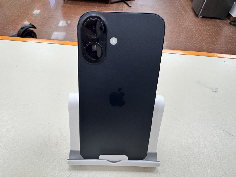 Смартфон Apple Iphone 16 128Gb