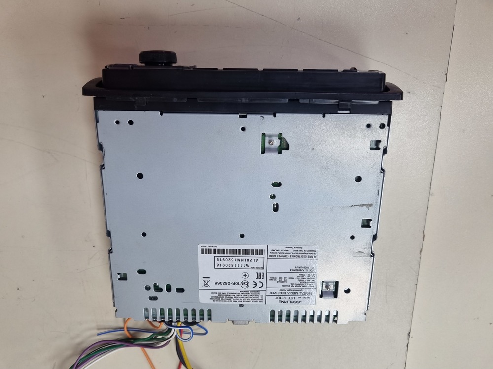 Автомагнитола Alpine UTE-201BT