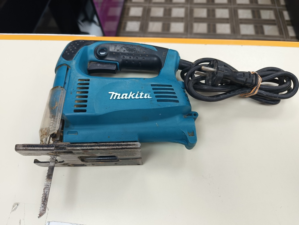 Лобзик Makita 4326;