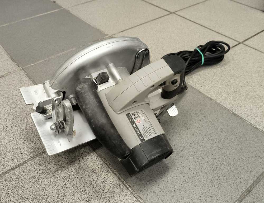 Дисковая пила Интерскол ДП 165/1200