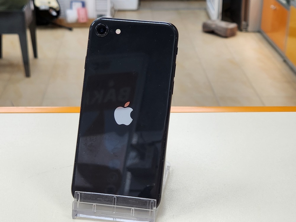 Смартфон Apple iPhone SE 2020 64Gb