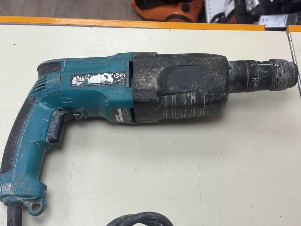 Перфоратор Makita HR2470