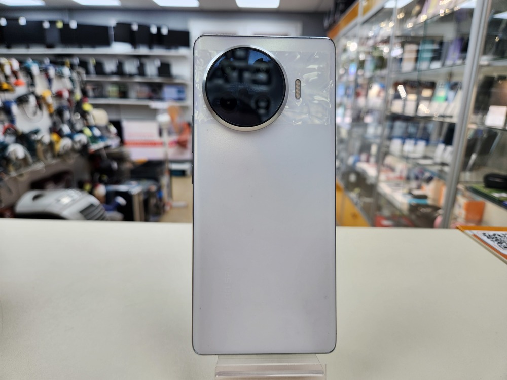 Смартфон Tecno Spark 20 Pro+ 8/256