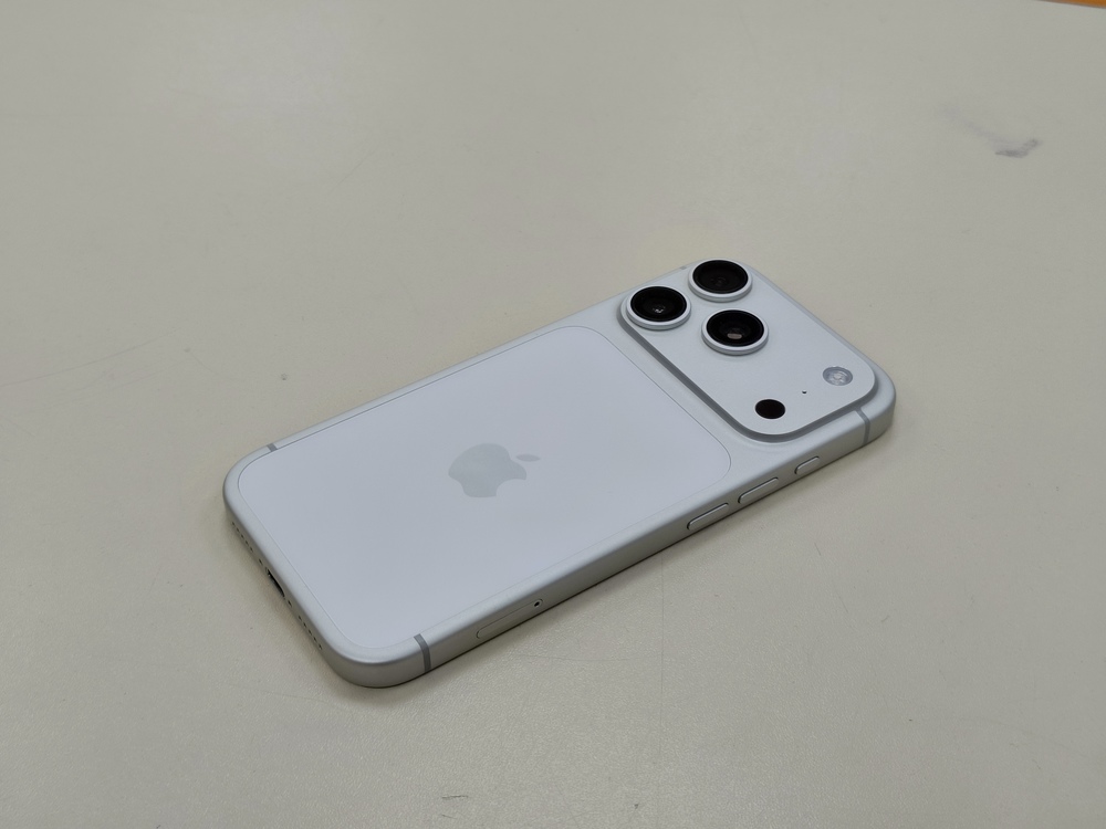 Смартфон Apple Iphone 17 Pro 256Gb