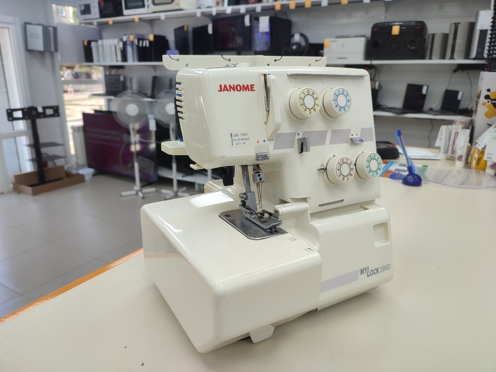 Швейная машина Janome 204D
