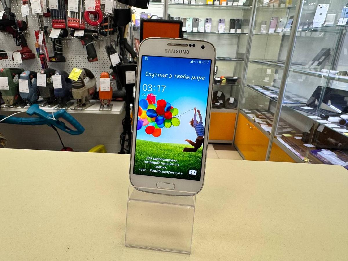 Смартфон Samsung GT-I9190