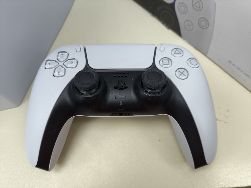 Игровая приставка PlayStation 5 825Gb (С дисководом)