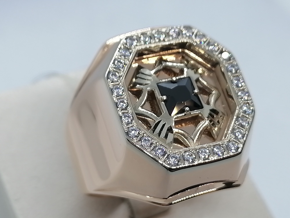 51-0025 КОЛЬЦО ПЕЧАТКА с камнями (Au 585) 51-0025 КОЛЬЦО ПЕЧАТКА с камнями (Au 585)