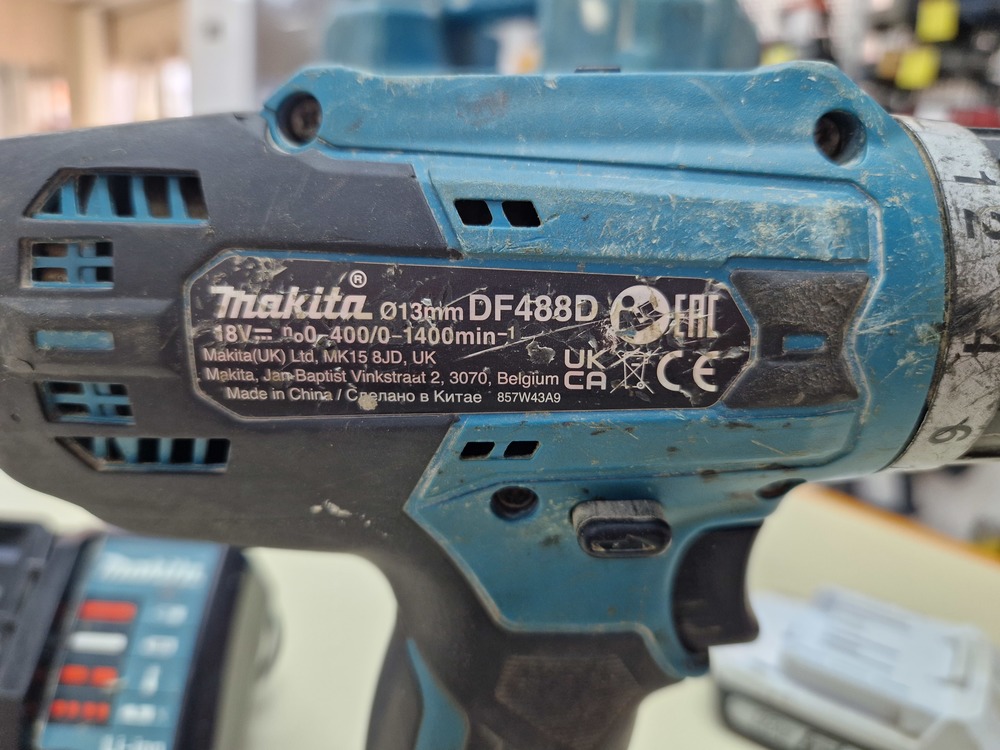 Шуруповерт Makita DF488D