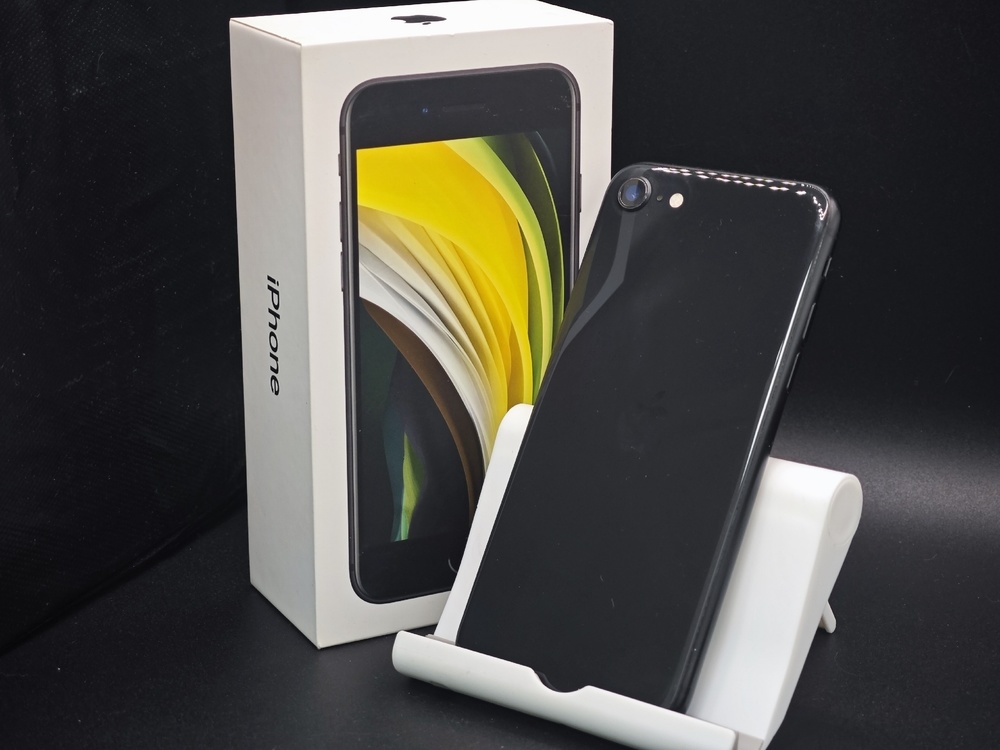 Смартфон Apple iPhone SE 2020 64Gb