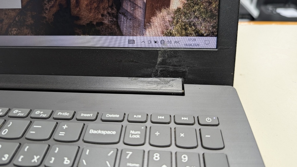 Ноутбук Lenovo; Core i3-8130U, GeForce MX150 (10 W), 4 Гб, 240 Гб, Нет