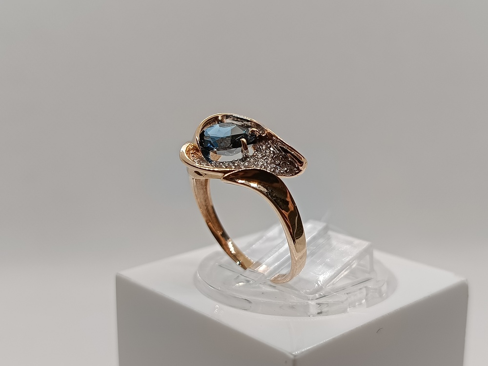 КОЛЬЦО ЛОНДОН ТОПАЗ с камнями (Au 585)