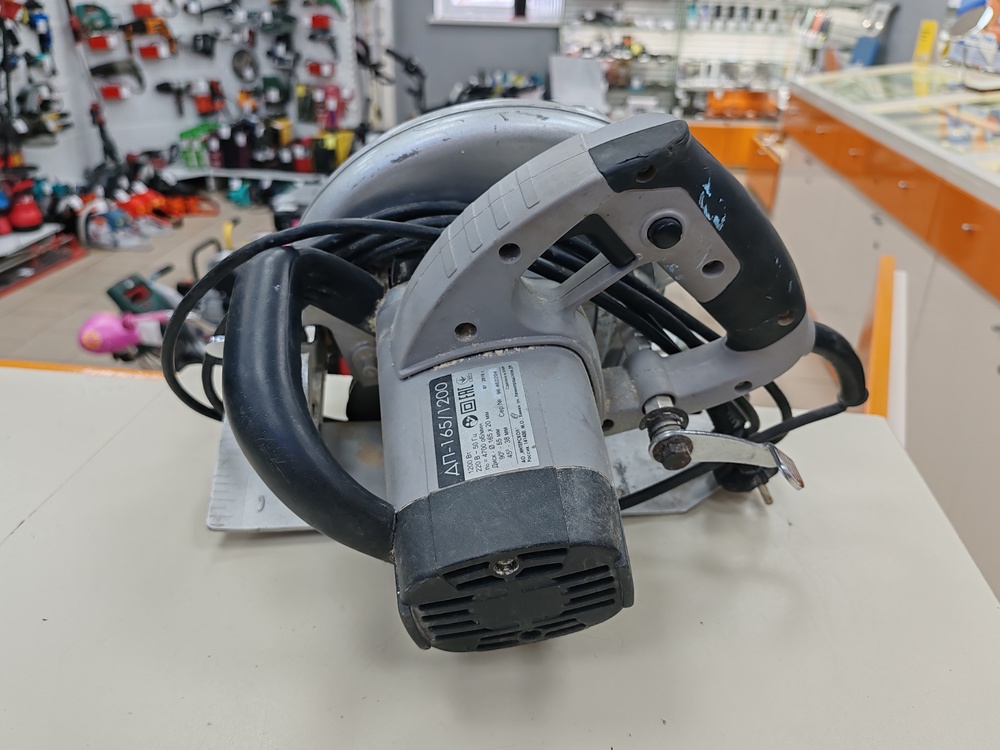 Дисковая пила Интерскол ДП-165/1200