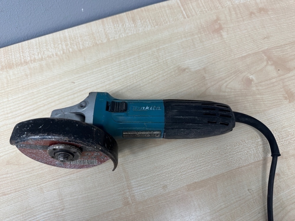 Угловая шлифмашина Makita GA5030R