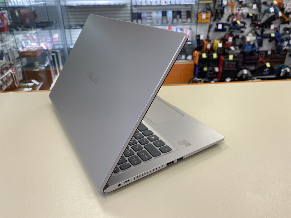 Ноутбук ASUS; Celeron N4020, Intel UHD Graphics 600, 4 Гб, 120 Гб, Нет