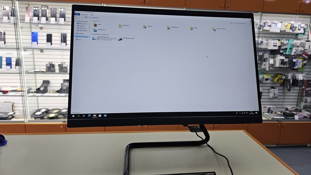 Моноблок Lenovo; Pentium 5405U, Intel UHD Graphics 610, 4 Gb, 1 Tb, Нет