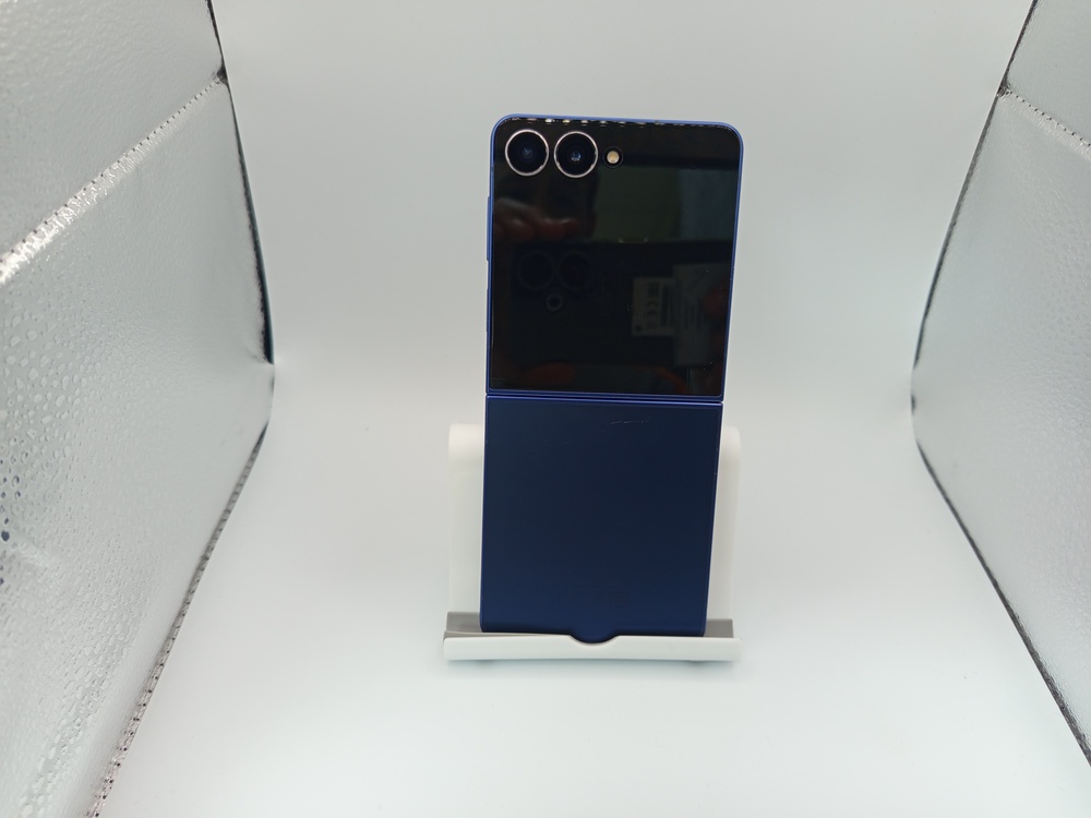 Смартфон Samsung Galaxy Z Flip 7 12/256