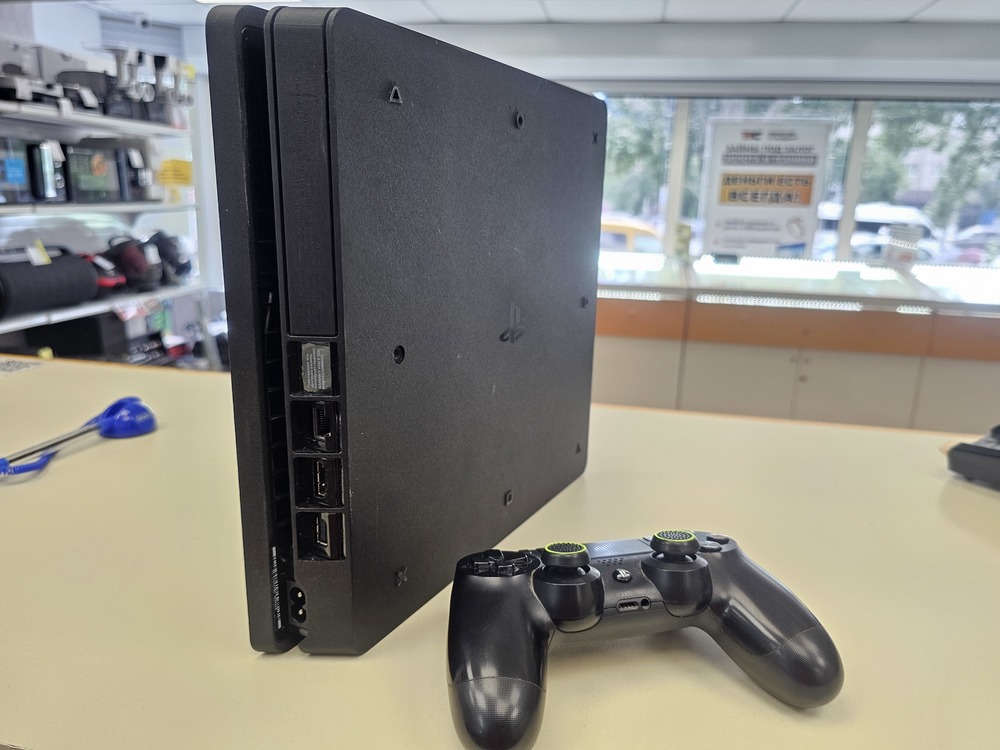 Игровая приставка PlayStation 4 Slim 500GB Игровая приставка PlayStation 4 Slim 500GB