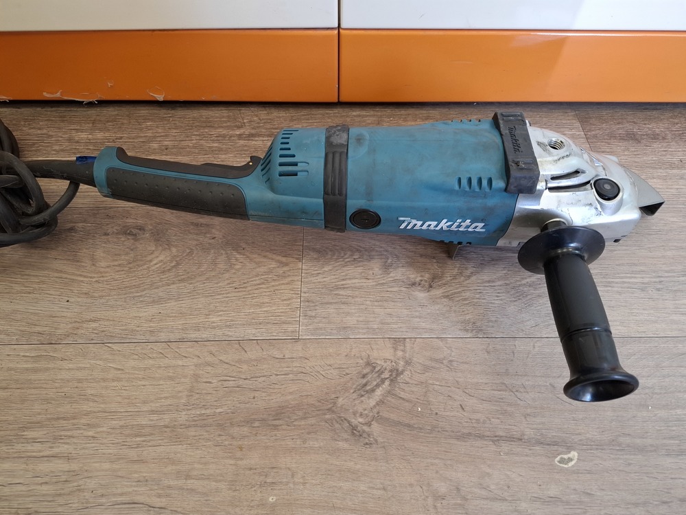 Угловая шлифмашина Makita GA9040S