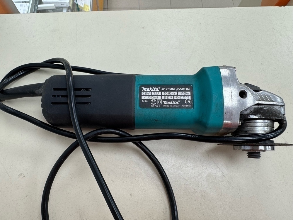 Угловая шлифмашина Makita 9558HN
