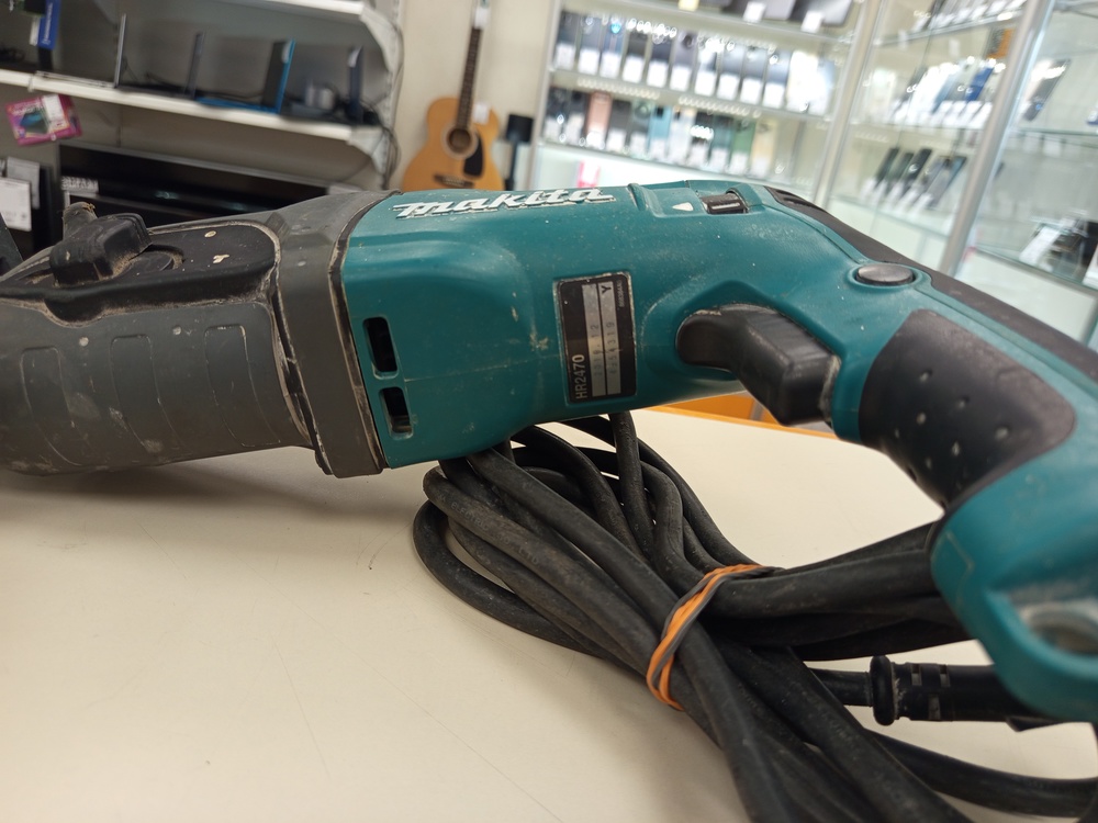 Перфоратор Makita HR2470