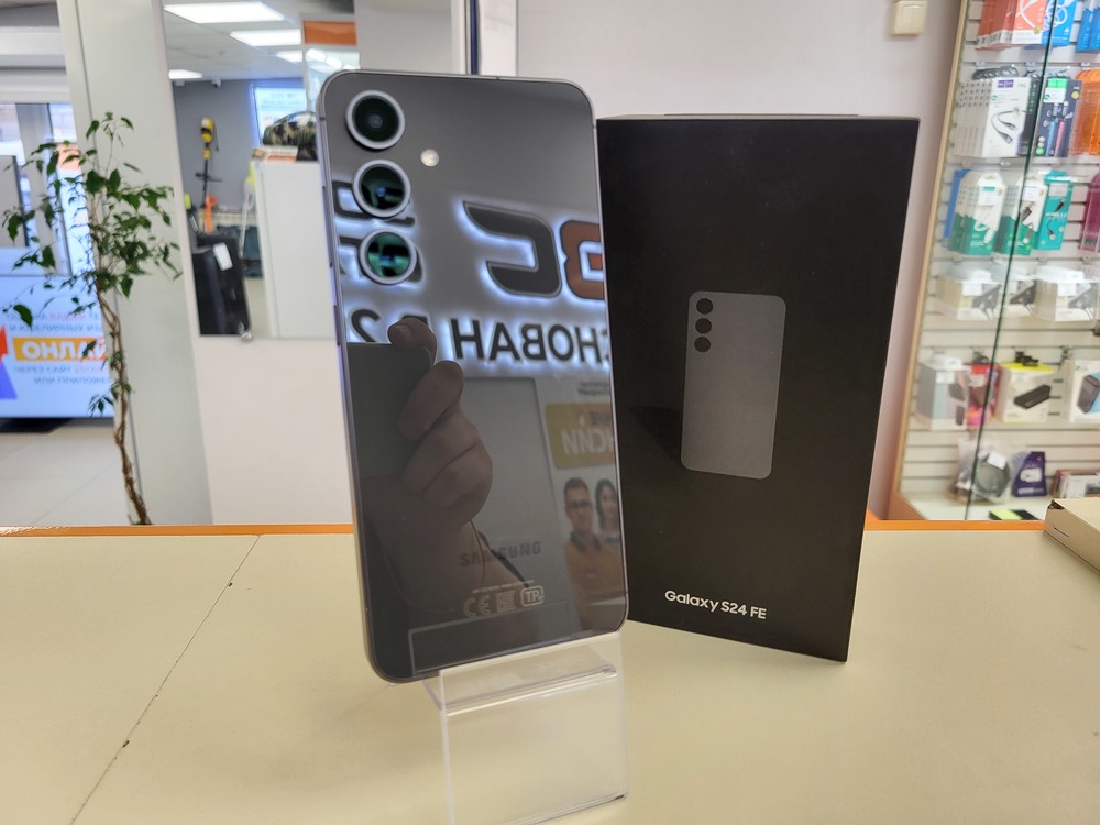 Смартфон Samsung Galaxy S24 FE 8/256