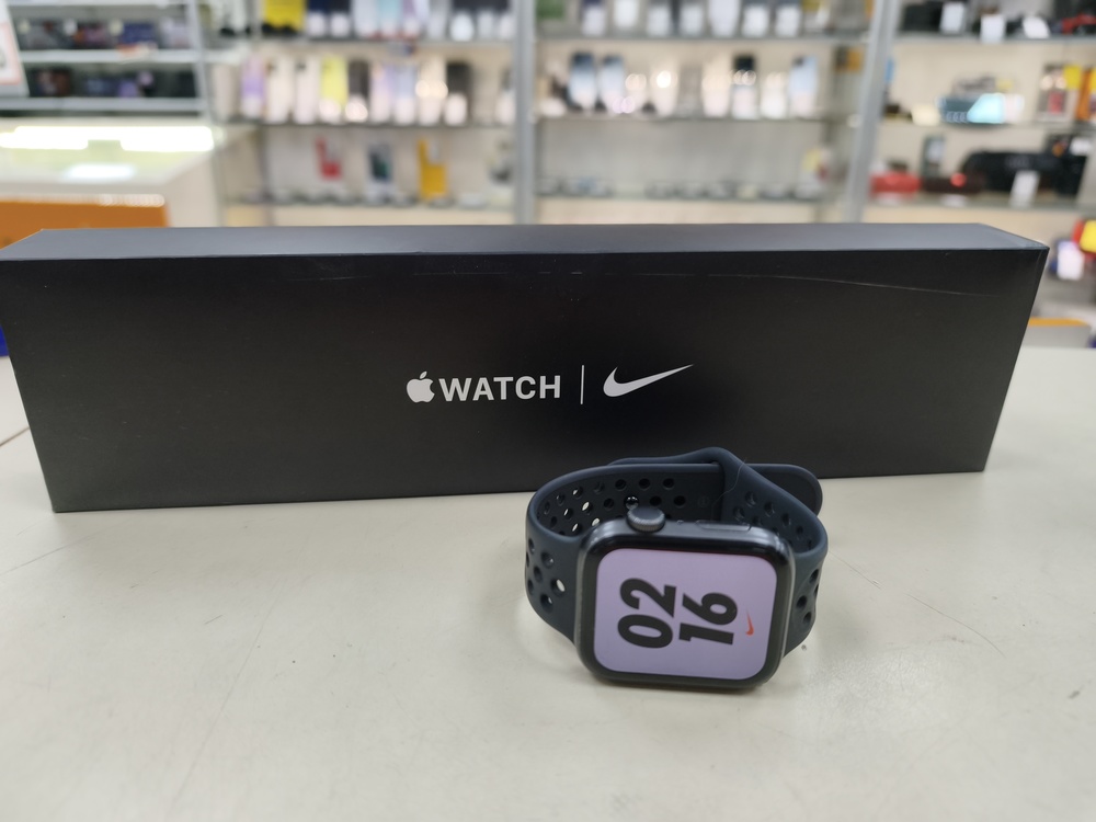 Смарт-часы Apple Watch SE 2020 44mm