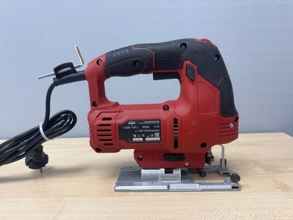 Лобзик Elitech ПЛ 0810МЛЭ