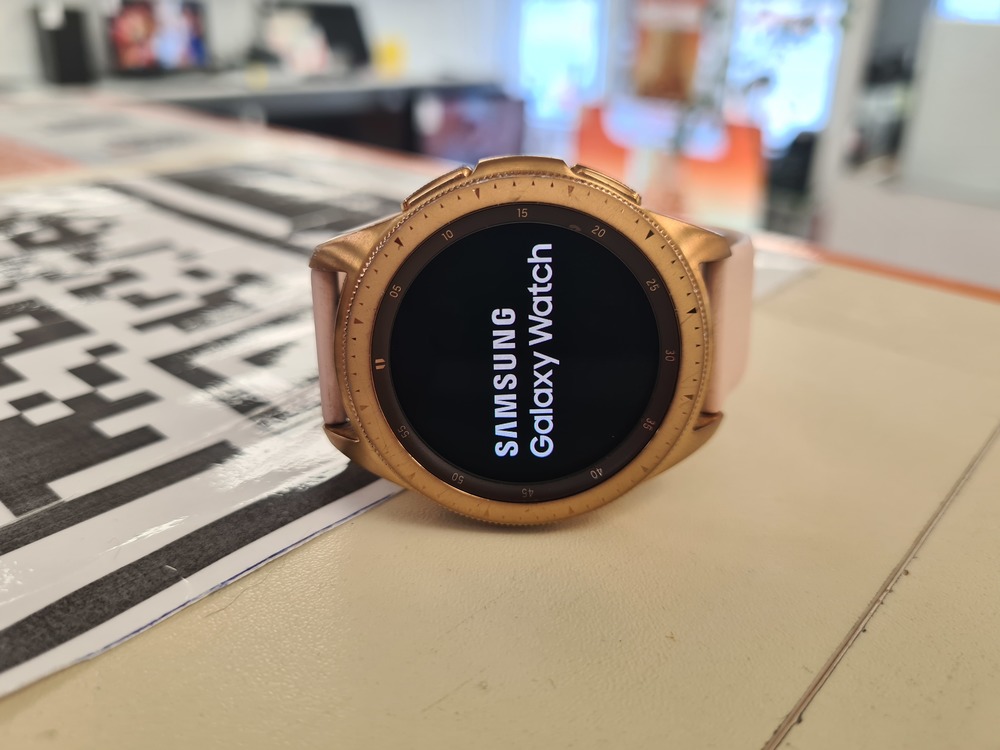 Смарт-часы Samsung Galaxy Watch 42mm