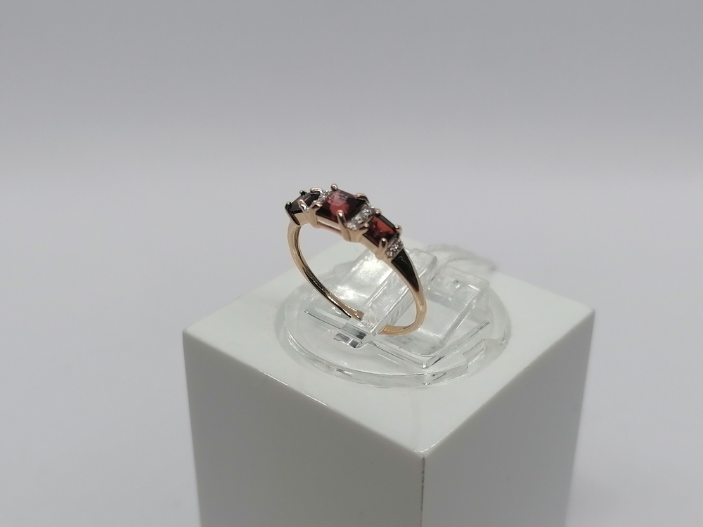 КОЛЬЦО С КАМНЯМИ (Au 585)