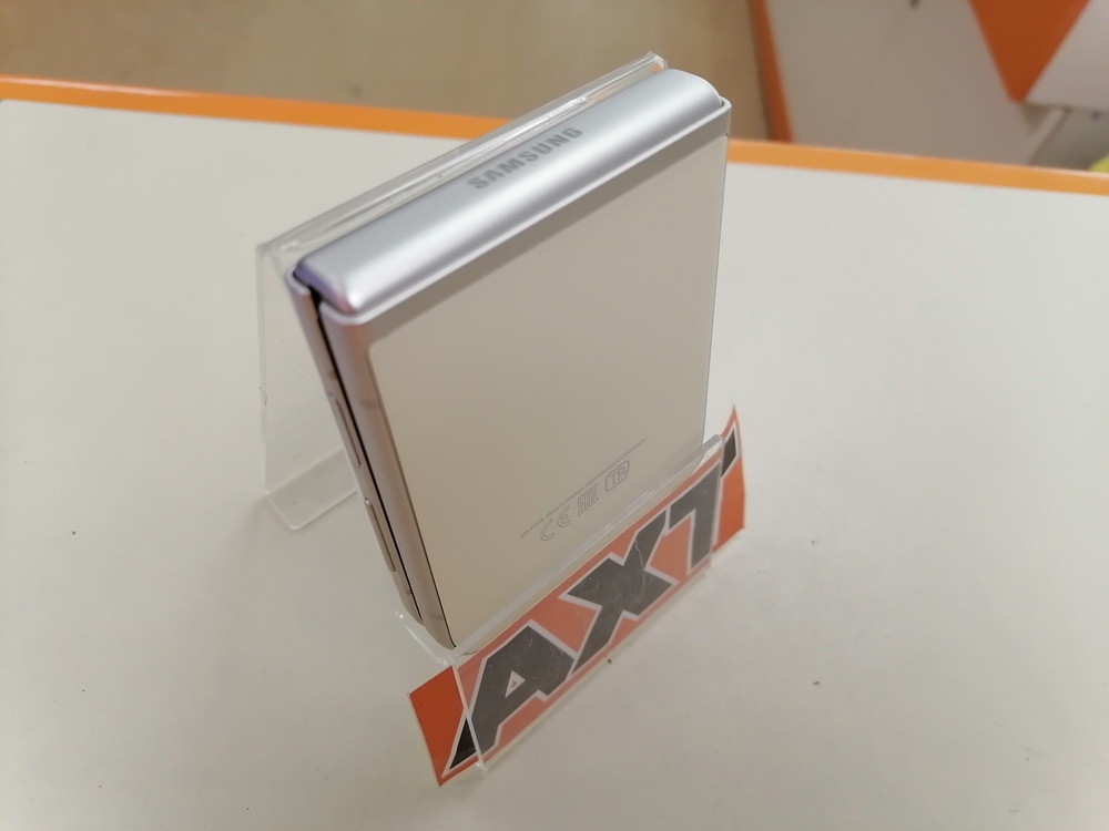 Смартфон Samsung Galaxy Z-Flip 3 8/256