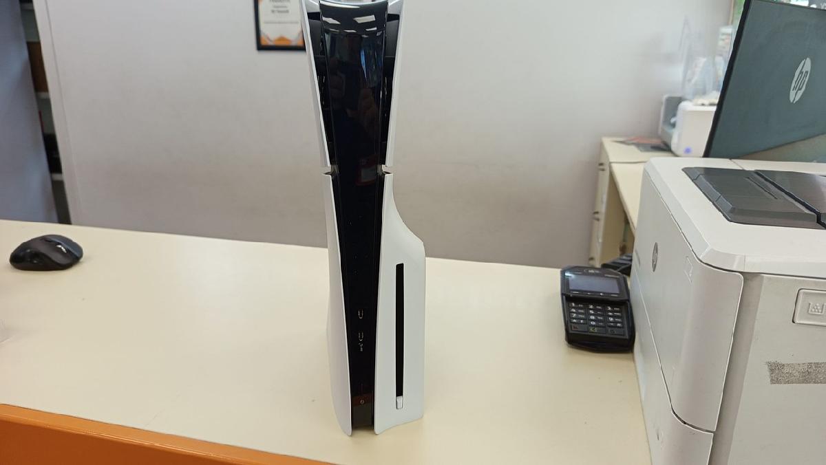 Игровая приставка PlayStation 5 Slim 1TB (С дисководом) Игровая приставка PlayStation 5 Slim 1TB (С дисководом)