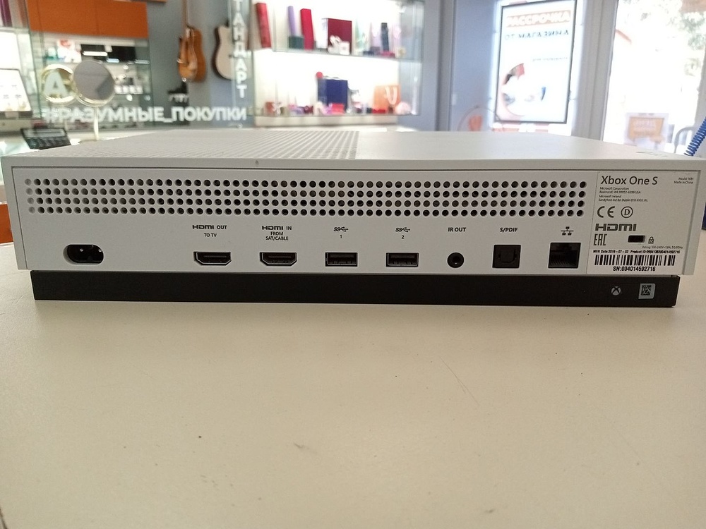 Игровая приставка Xbox One S 1TB Игровая приставка Xbox One S 1TB