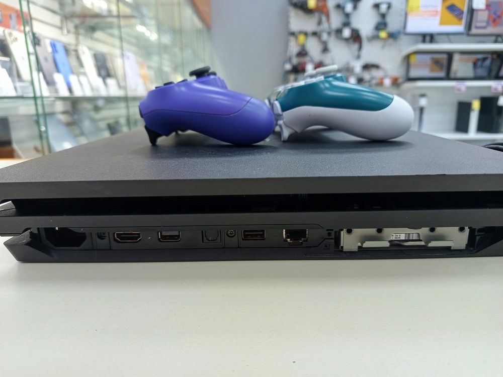 Игровая приставка PlayStation 4 Pro 1Tb