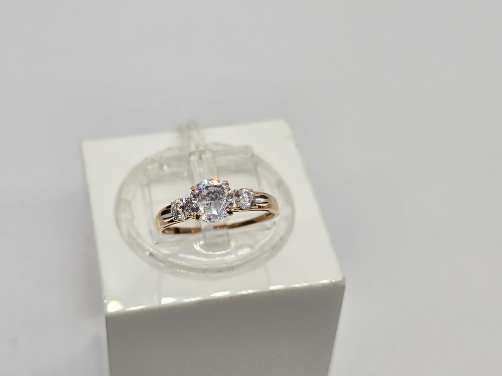 КОЛЬЦО С КАМНЯМИ (Au 585)