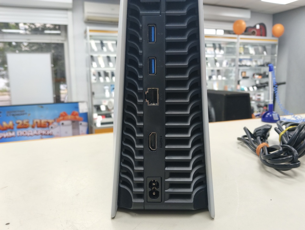 Игровая приставка PlayStation 5 825Gb (С дисководом)