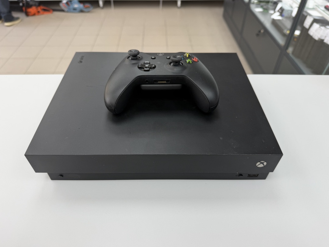 Игровая приставка Xbox One X 1Tb
