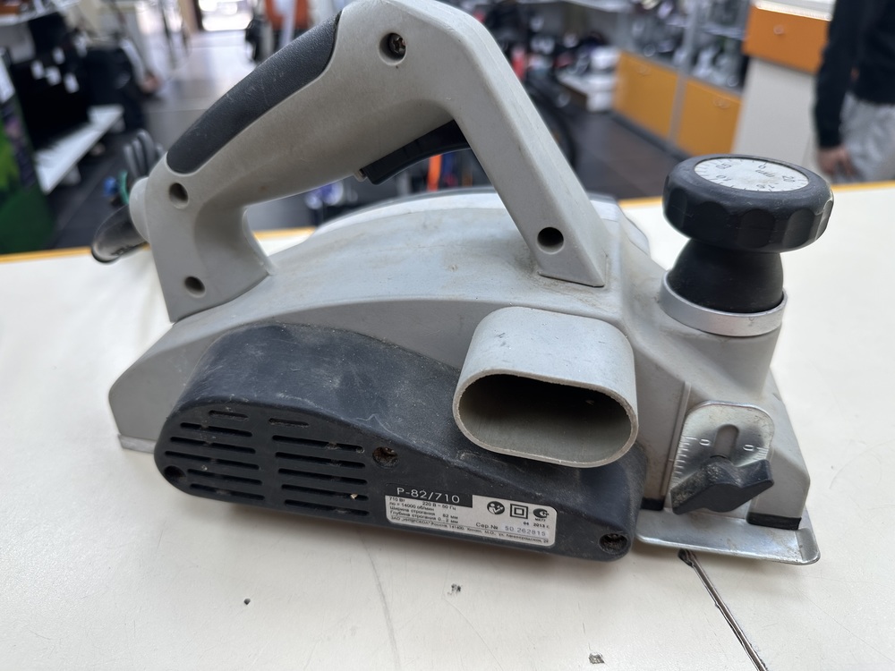 Электрорубанок Интерскол Р-82/710М