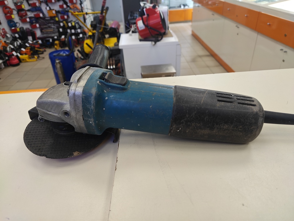 Угловая шлифмашина Makita 9558HN