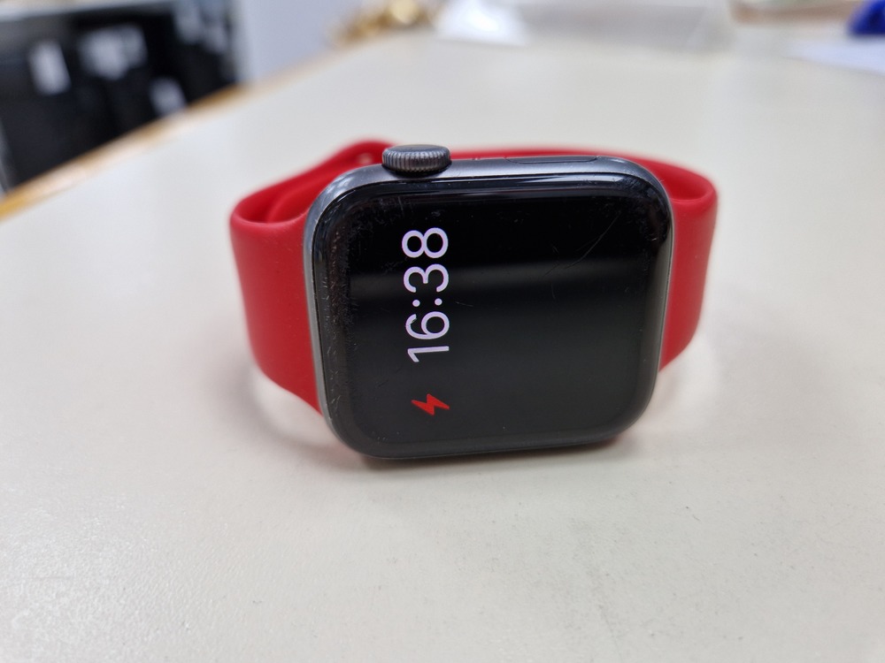 Смарт-часы Apple Watch Series 5 44 мм