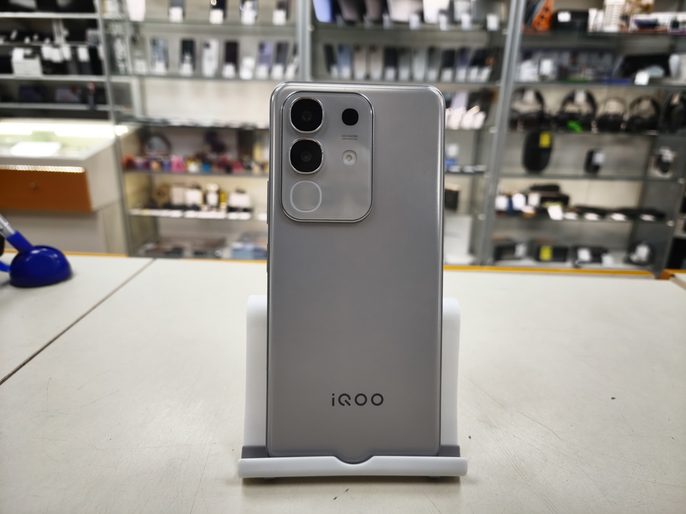 Смартфон Vivo iQOO Z10 8/256
