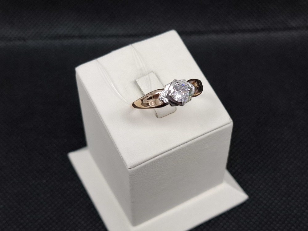 КОЛЬЦО С КАМНЯМИ (Au 585)